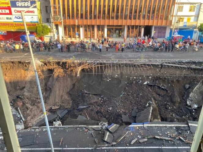 
					3000 Pelanggan PDAM Jember Terganggu Akibat Ambruknya 9 Ruko Jompo