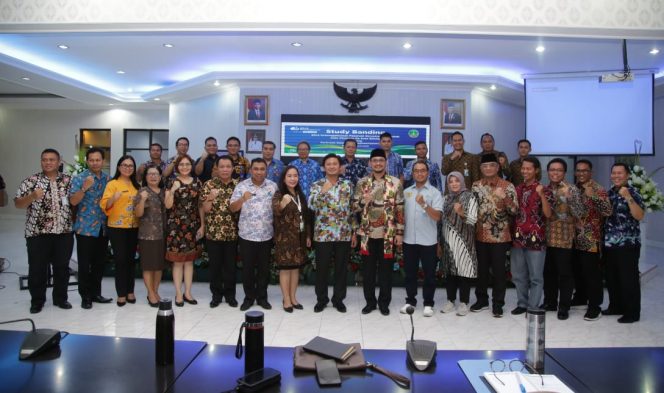 
					Wali Kota Pasuruan Sebut Program Tali Kasih Pemkot Bitung Luar Biasa.