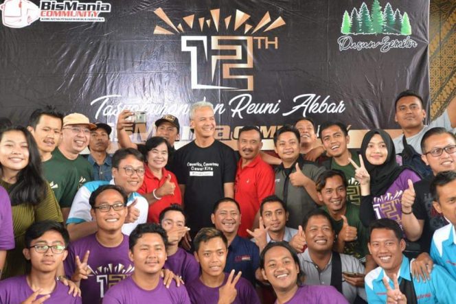 
					Ganjar Pranowo Hadir Merayakan HUT  Ke 12 Bus Mania Community