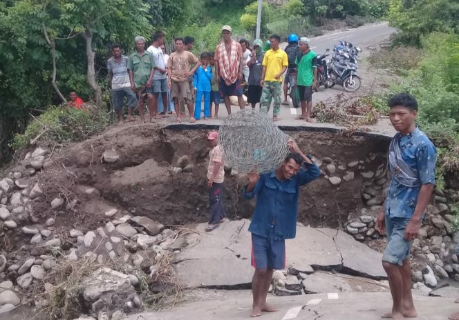 
					Gubernur NTB Perintahkan OPD Untuk Tangani Dengan Cepat ,Jalan Putus di Bima Akibat Banjir