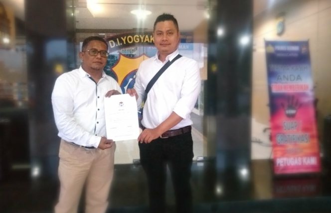 
					Tim Gerai Hukum , Arthur Noija , SH dan Sakti Ajie , SH , saat memberikan laporan di Polres Sleman , Jogjakarta (20/02/2020)