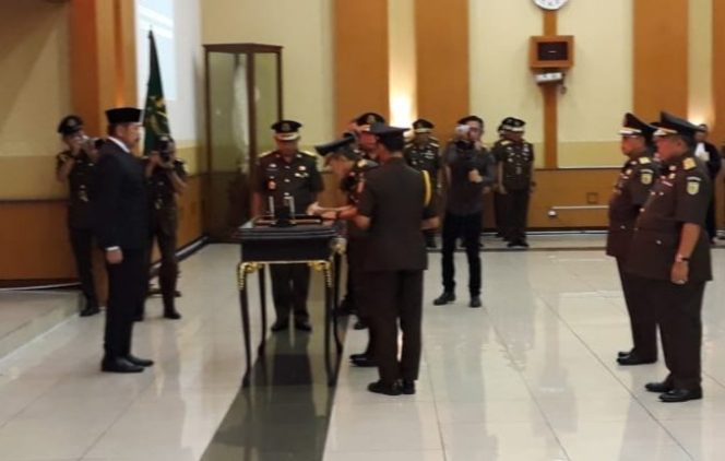 
					Jaksa Agung Lantik JAM Pidum, JAM Pidsus dan Staf Ahli Jaksa Agung