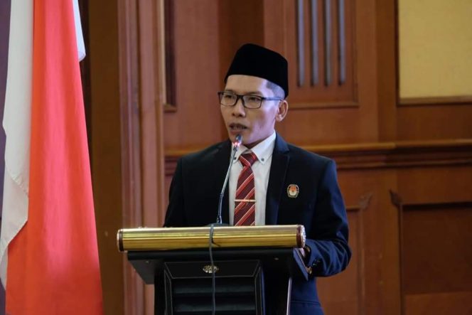 
					Bagikan Masker dan Pembersih Tangan, KPU Mataram Akan Undur Pilkada 2020