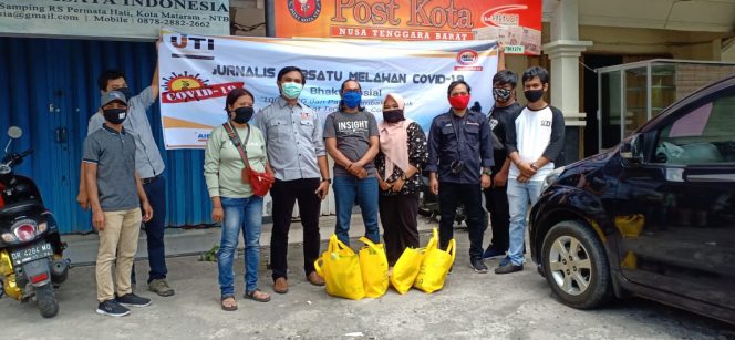 
					Peduli Dampak Corona, IJTI NTB Dan MOI Mataram Bagikan Ratusan Paket Sembako