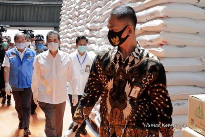 
					Pastikan Gula Ada dan Harganya Stabil, Mendag Kunjungi Gudang Bulog Jawa Barat