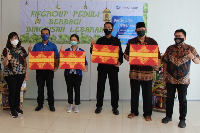 
					FIFGROUP Bagikan Bingkisan Lebaran Untuk Masyarakat Sekitar