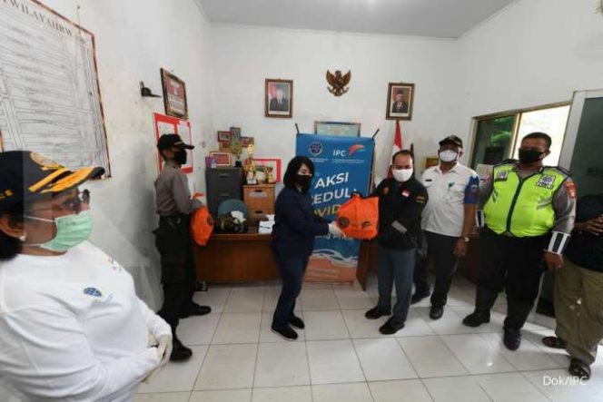 
					Ringankan Beban Warga, IPC dan OP Bagikan 1500 Paket Sembako