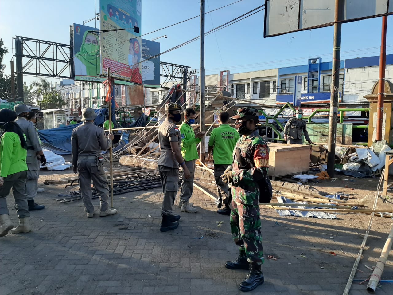 Sinergitas TNI-Polri Tata Kembali Pasar Kebon Roek Saat Pandemi Covid-19