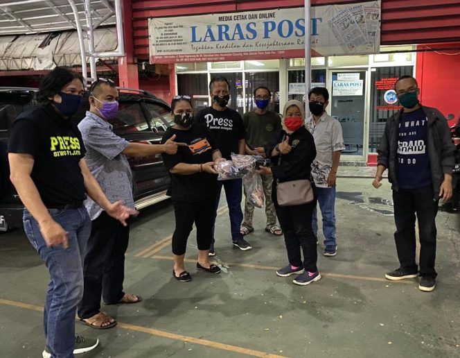 
					Media Gempita Berikan Masker ke PWI Jaya Peduli