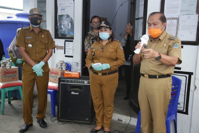 
					Warga Sampaikan Terimakasih Kepada Walikota Bitung Atas Penyaluran Bansos
