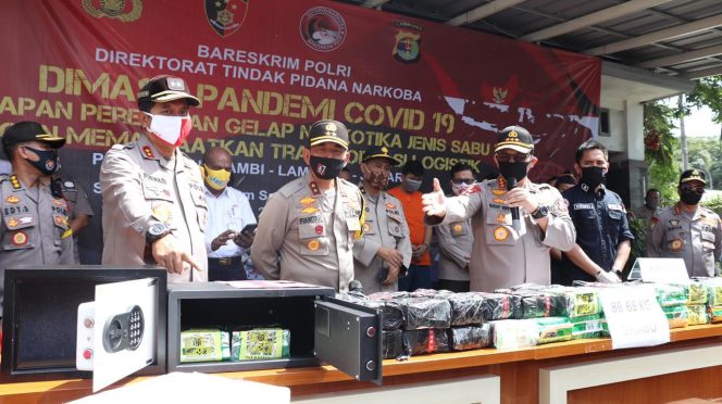
					Bareskrim Polri Ungkap Kasus Narkoba Modus Ekspedisi Sembako Di Tengah Pandemi