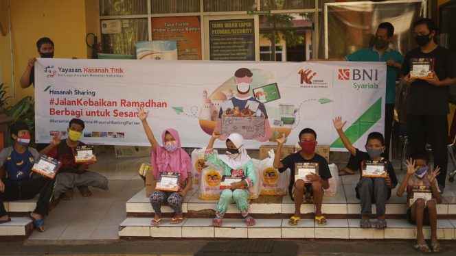 
					Nasabah BNI Syariah Berikan 1000 Paket Berbuka Puasa ke Yatim Dhuafa