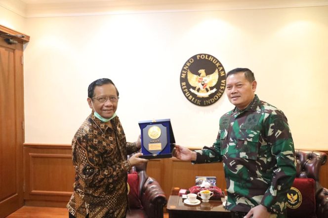 
					Menko Polhukam Minta KSAL dan KSAU Baru: Jaga Kedaulatan NKRI