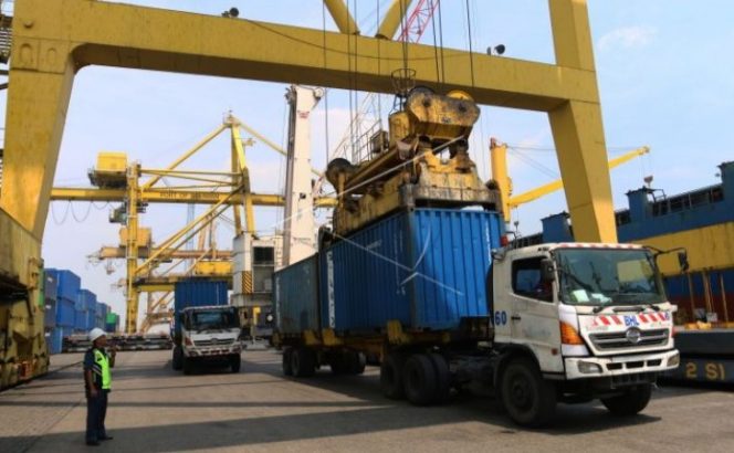 
					Ikuti Protokol Covid-19, IPC Bagikan 30.000 Sembako Via e-Voucher