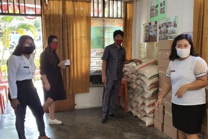 
					Maikel Walewangko, Sambangi Posko Bansos Covid 19 Di Kecamatan Matuari