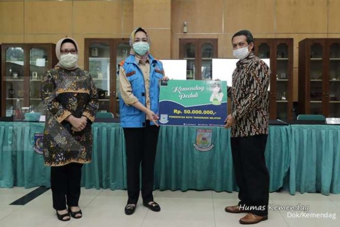 
					Kemendag Salurkan Bantuan untuk Tenaga Medis di Pemerintahan Tangerang Selatan