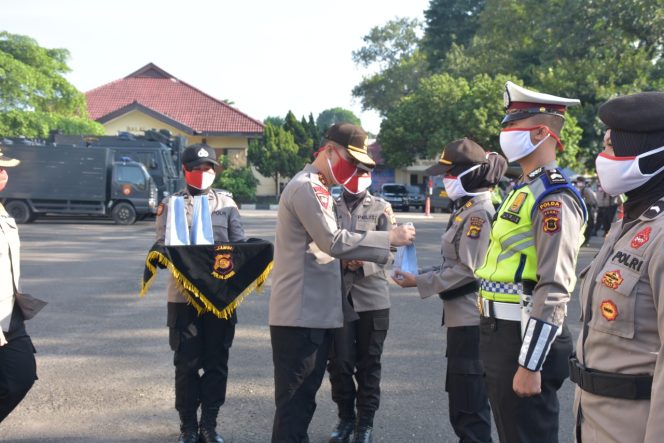 
					Kapolda Jambi Berikan Masker Serta Vitamin untuk Personilnya, Utamakan Polwan
