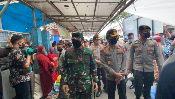 
					Panglima TNI Bersama Kapolri Tinjau Kesiapan Penerapan Protokol Kesehatan di Pekanbaru