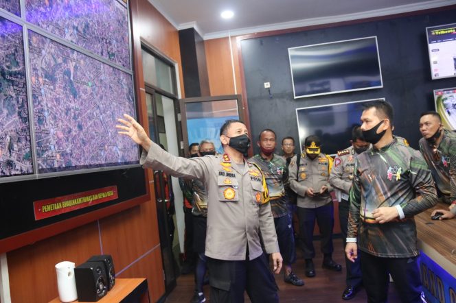 
					Antisipasi Karhutla, Kapolda Jambi Kenalkan Aplikasi Asap Digital Kepada Kapolda Sumsel