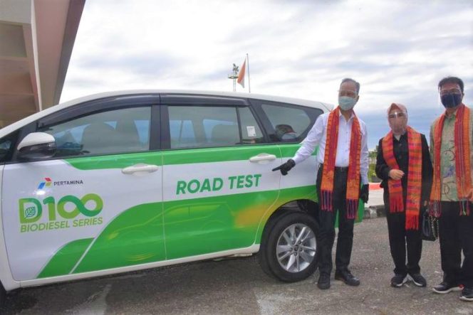 
					Menperin Uji coba Mobil Bahan Bakar B100