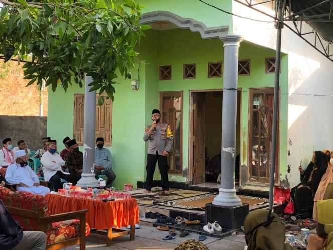 
					Hadiri Takziah Ipda Uji, Kapolres Sumbawa : Mari Kita Kenang Polisi Penyabar Ini Dihati Kita Semua