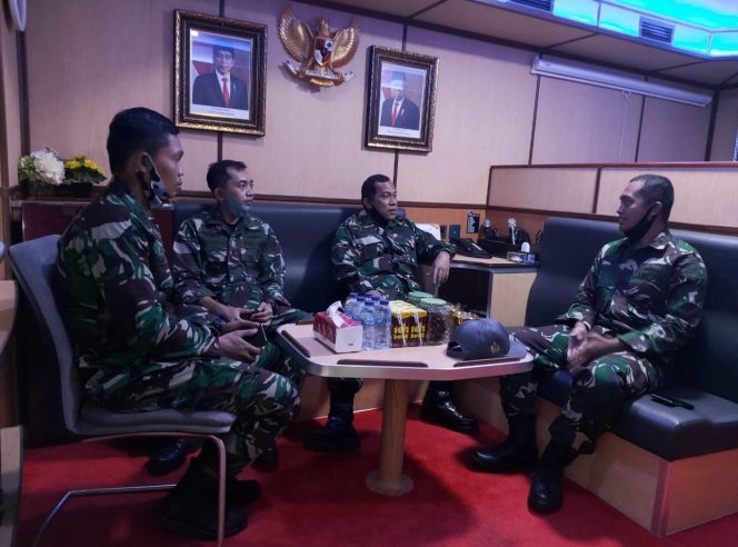 
					Danlanal mataram semprotkan disinfektan di KRI Gulamah – 869