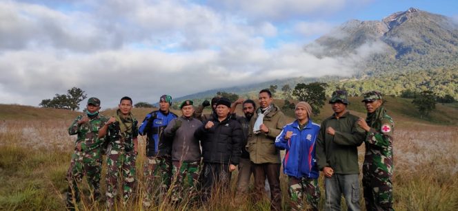 
					Masya Allah, Ini Cerita Luar Biasa Dandim 1615/Lotim Usai Pendakian ke Savana Gunung Propok