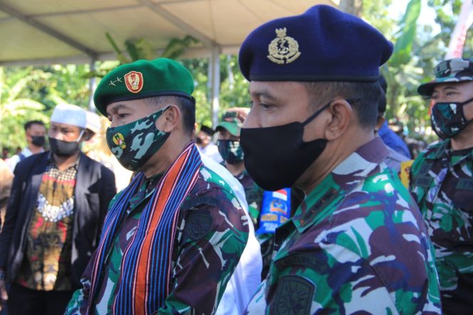 
					Serahkan Kunci RTG, Danlanal Mataram Berikan Motivasi Kepada Anggota Marinir