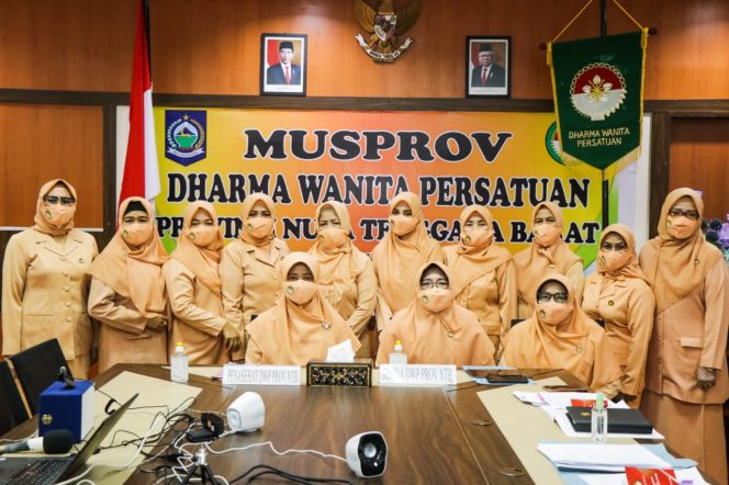 
					Dharma Wanita Harus Menjadi Contoh dan Pedoman di Lingkungan Sekitar