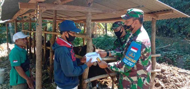 
					Momentum Hari Raya Idul Adha 1441 H, Kasad Jenderal TNI Andika Perkasa Serahkan Hewan Qurban Kepada Masyarakat Pulau Bungin