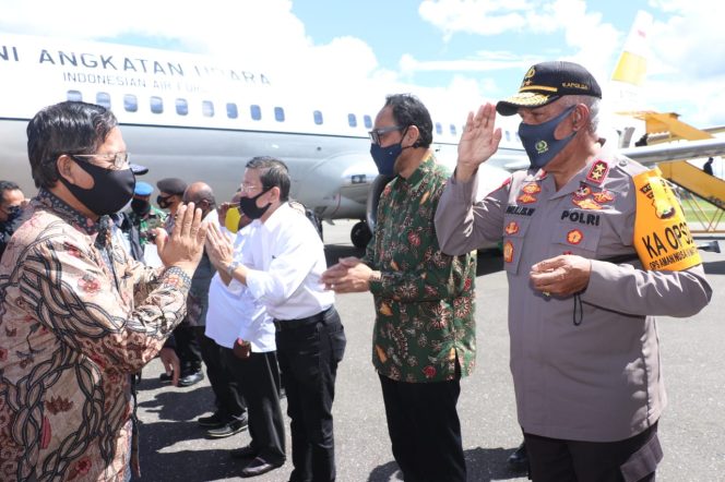 
					Kapolda Papua Bersama Forkopimda Sambut Kedatangan Menkopolhukam, Mendagri, Wakapolri Dan Rombongan