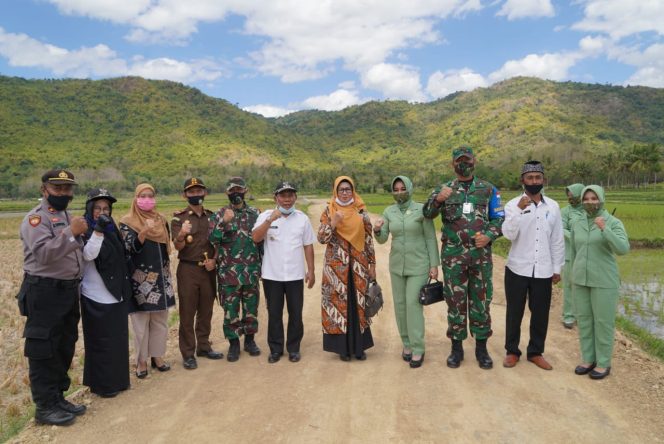 
					Tutup TMMD Ke-108 Sumbawa Barat, Danrem 162/WB : Kemanunggalan TNI Dengan Rakyat Adalah Kekuatan Tak Ternilai