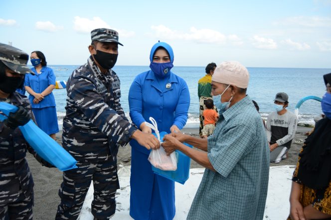 
					Komandan Lanal Mataram Laksanakan Komsos Maritim
