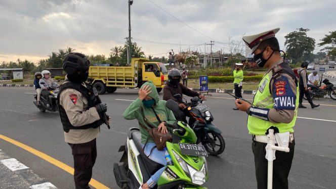 
					Operasi Patuh Gatarin 2020, Polres Lobar Berhasil Tindak 2.332 Pelanggar dan
