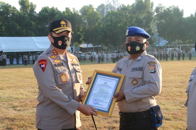 
					Selamatkan Warga Nyaris Tenggelam, Personel Pol Airud Diberi Penghargaan oleh Kapolda NTB