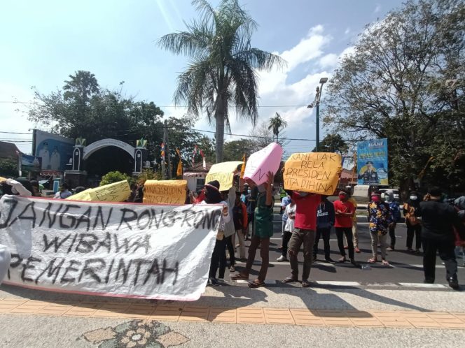 
					Polda dan DPRD NTB Diminta Tindak Oknum Anggota Dewan yang Hina Presiden