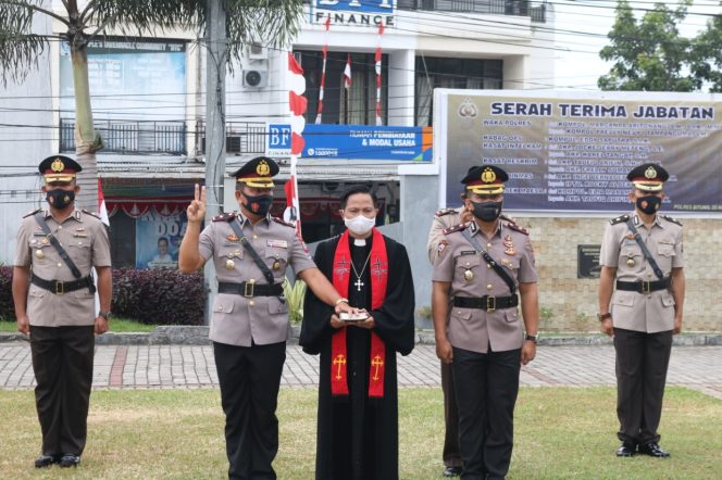 
					Sejumlah Pejabat Utama Polres Bitung, Laksanakan Upacara Serah Terima Jabatan