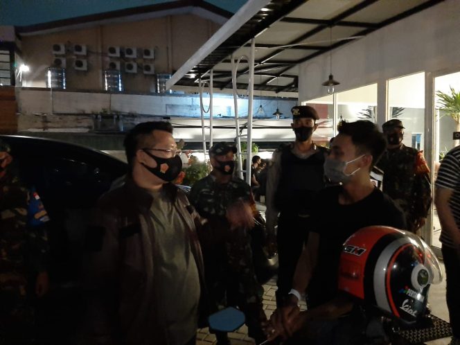 
					Abaikan Protokol Kesehatan, Kapolresta Mataram Tegur Pemilik Kafe