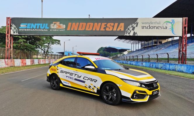 
					Honda Civic Hatchback RS Turbo dan Honda Civic Turbo tampil di ISSOM