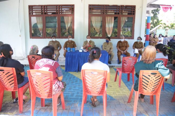 
					Lomban Turun Langsung Ke 9 Kelurahan, untuk Bagikan BLT