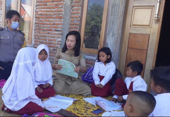 
					Kepedulian Bhabinkamtibmas Terhadap Pendidikan Di Desa Terpencil