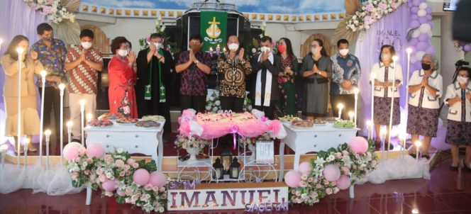 
					Lomban Hadiri Hut ke-100 jemaat GMIM Imanuel Sagerat.