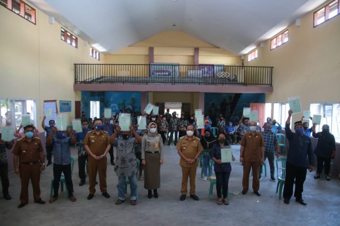 
					MJL Membagikan 1070 Sertifikat, Di Kelurahan Wangurer Barat