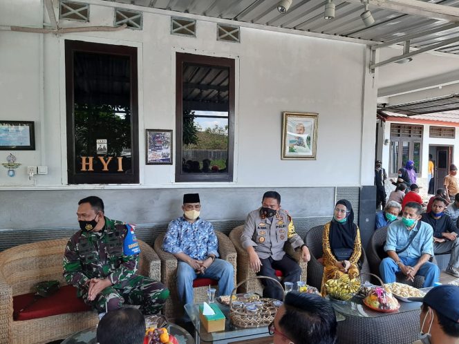 
					Kapolda dan Danrem bersilaturahmi ke Posko SUKA