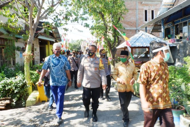 
					Wakapolda NTB Bangga Dengan Tanggung Jawab Warga Kampung Sehat Desa Moyohilir Sumbawa