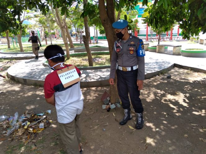 
					Tim Gabungan kembali lakukan razia penertiban masker di Simpang Tiang Nam – Taliwang