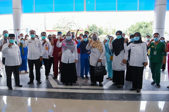 
					Beri Motivasi ke Nakes, Wagub : Kita Lawan Covid-19 dengan Kekompakan