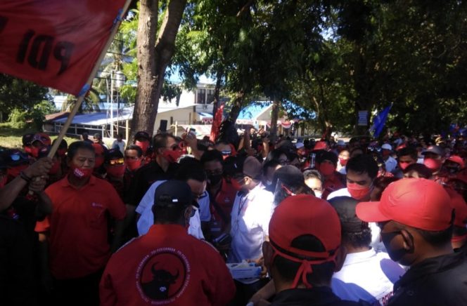 
					Langgar Protokol Kesehatan Saat Daftar Di KPU, Kemendagri Beri Sanksi Tegas Kepada Maurits Dan Hengky