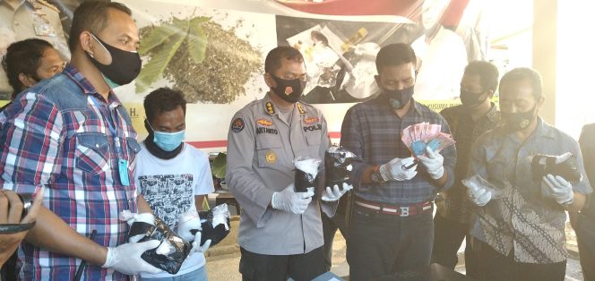 
					Gagalkan Penyelundupan 2,6 kg Sabu, Ditresnarkoba Polda NTB Sarankan Bandar Segera Berhenti