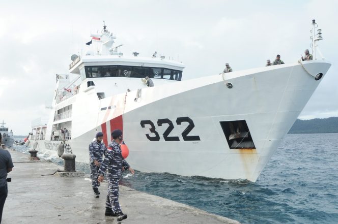 
					Bakamla RI distribusikan Bansos dan Alkes di Kepulauan Talaud